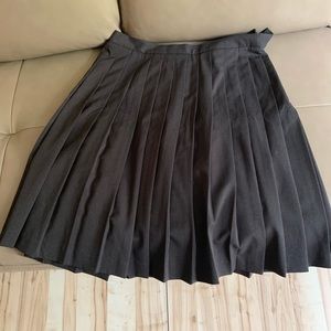 Isaac Mizrahi gray pleated skirt